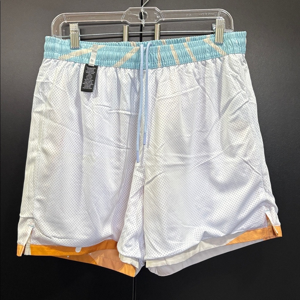 Looney Tumes Embroidered character trunks elastic/drawcord,mesh lined,pockets - Picture 7 of 11
